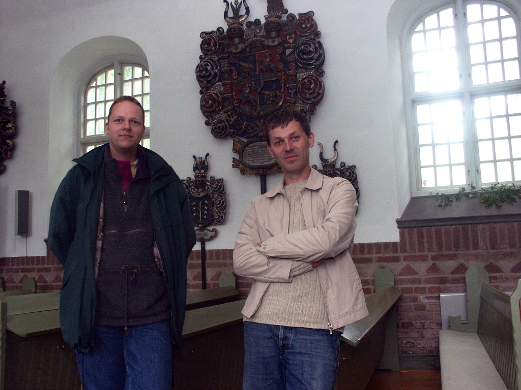Henric Åsklund och Jesper Wasling i Hönsäter kyrka. 
